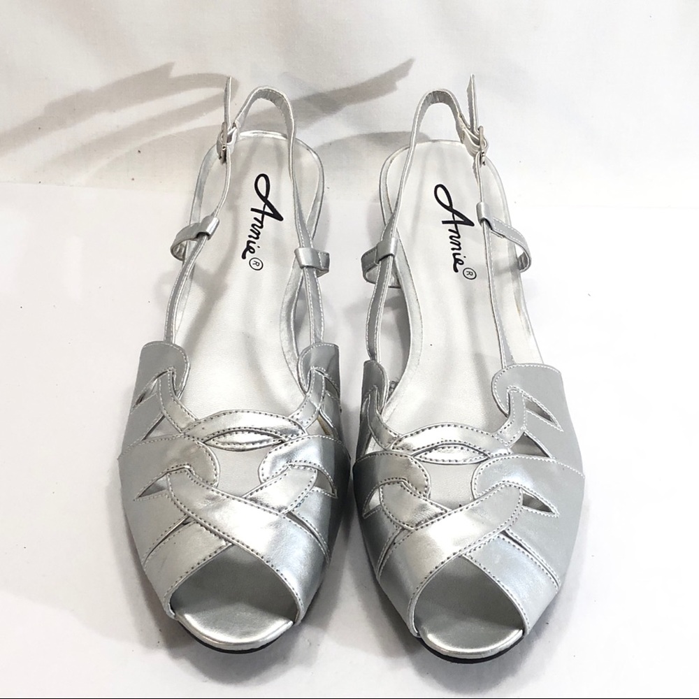 Silver Sandal “Kim” by Annie 9N new without tags